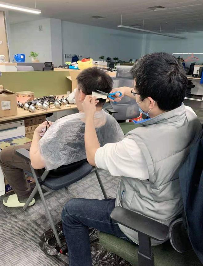 閉環中跑出加速度,這些留在工廠的延鋒人過得怎樣